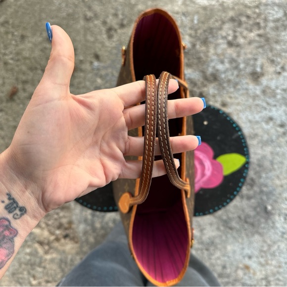 Authentic Louis Vuitton Neverfull MM Monogram Fuchsia - Picture 8 of 15